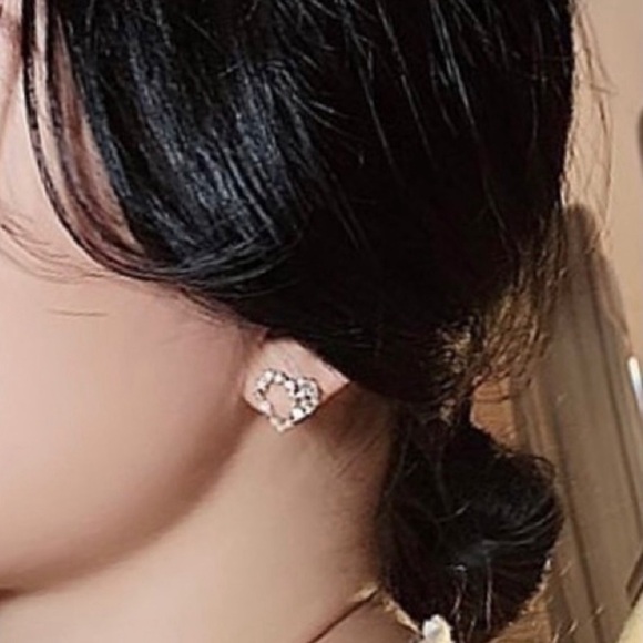 “Follow Your Heart” 18K Gold Tiny Pearl Swarovski Crystal Encrusted Adorned Stud - Picture 5 of 9